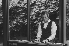 Robbie Roberts Wedding Pianist Pianists Profile 1