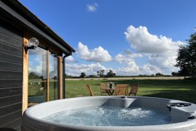 Tub and Spa Hot Tub Hire Profile 1