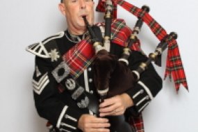 The Wiltshire Piper Bagpipers for Hire Profile 1