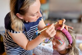 Magic Mirror Face Painter Hire Profile 1