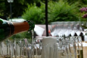 The Fizz Box Mobile Wine Bar hire Profile 1