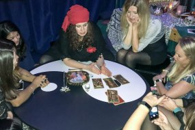 Amelie Appleby - Fun Fortune Teller Palm Reader & Tarot Reader Profile 1