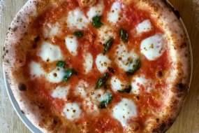 Napoli Wood Fired Pizza Street Food Vans Profile 1