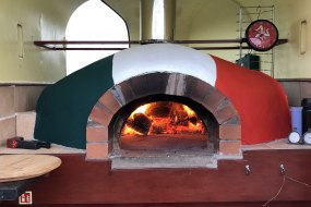 Cacciatores Wood Fired Pizza Pizza Van Hire Profile 1