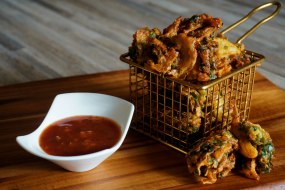 Crisp and golden vegetable pakoras… Simply irresistible!