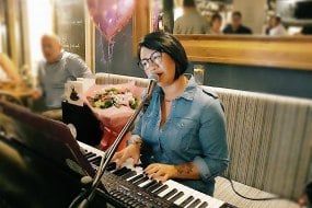 Roselle The Piano Girl Musician Hire Profile 1