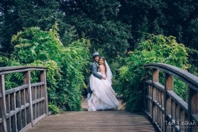 TeeReskah Photography Wedding Photographers  Profile 1