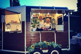 Libi’s Vintage Horsebox bar Prosecco Van Hire Profile 1