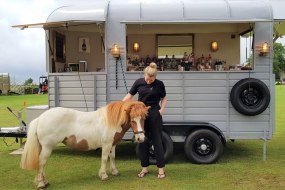 The Decanter Box  Horsebox Bar Hire  Profile 1