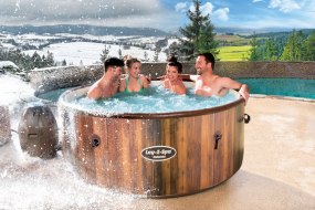 High Quality Hot Tubs in ALL Seasons