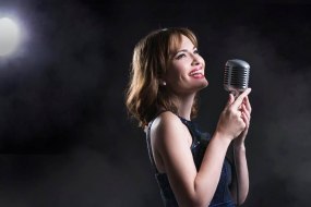 Beverley Stone - Singer-Songwriter Singers Profile 1