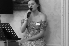 Tori Chilcott Vocalist  Wedding Entertainers for Hire Profile 1