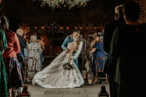 Laura J Clowes Photography Wedding Photographers  Profile 1