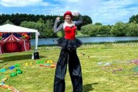 Hula Daze Stilt Walkers Profile 1