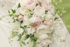 Teardrop bouquet of English roses, sweet peas and larkspur