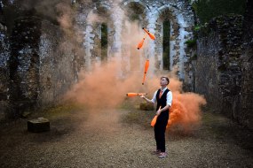 Chris Welford Juggler Balancing Acts Profile 1