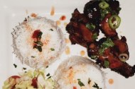 Thai sweet chicken wings with white rice 