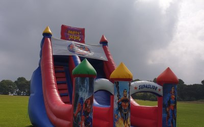 SUPERHEROS MEGA SLIDE 15X27FT