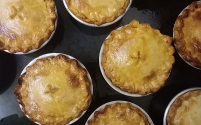 Empadas de Frango e chouriço (chicken and chorizo pies)