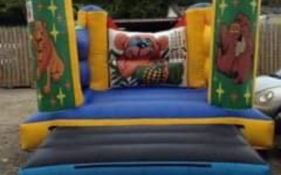 Bouncy castle 13ft by 13ft