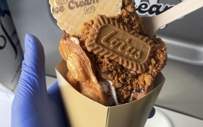 Biscoff bubble waffle