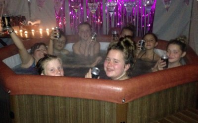 Bubble'n'Bounce Hot Tub Hire Wales