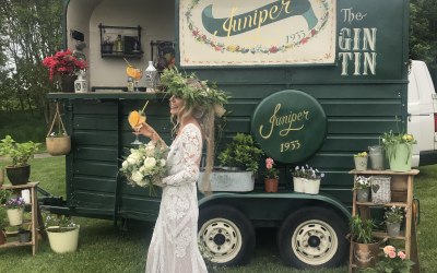 Juniper1933 mobile gin horse box bar 