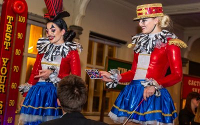 Stilt-walkers