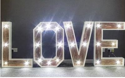 4 1/2 FT LED, LOVE letters