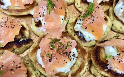 Smoked salmon blinis