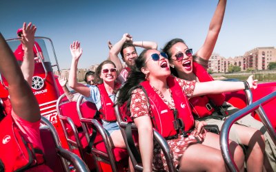 Enjoy a thrilling speedboat ride with friends