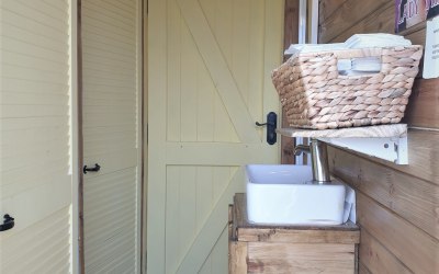 Luxury Shepherd Hut Toilet Trailer 