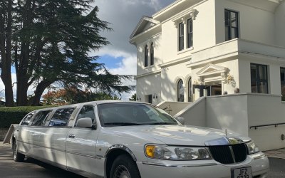 Our 8 seater Lincoln Limousine 