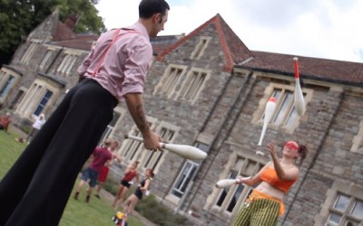 Stilt performers juggling