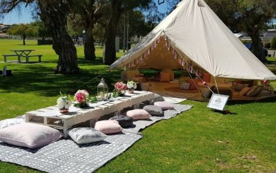 Garden dinner party 