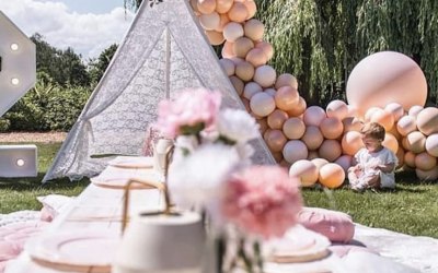 Garden parties with ballon garlands 