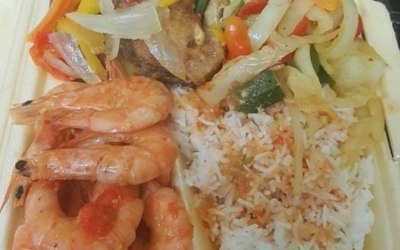 Pepper prawns rice & veg