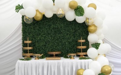 Grassbackdrop and table setup 