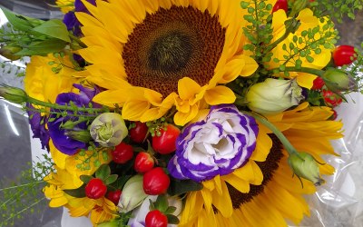 Our Autumn sun and berries bouquet 