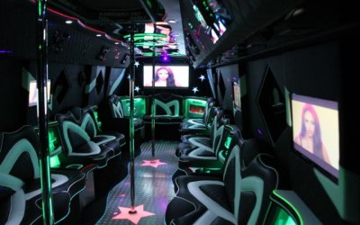 Club Cruizer Party Coach - 25 passengers