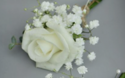 WHITE ROSE AND GYP BUTTONHOLES.png