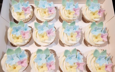 Sugarpaste Flower Cupcakes