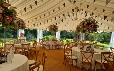 Ivory pleated linings with round tables