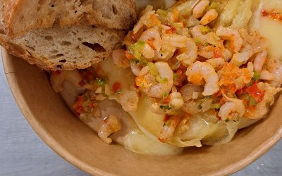 Cajun shrimp dip! Melted Camembert with flash fried prawns, garlic butter, lime and sourdough crisps for dipping.