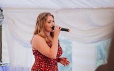 Sophie Burrell Vocalist  4