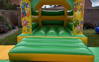 Green/ Yellow - Party Fun - Bouncy Castle - 15ft x 12ft