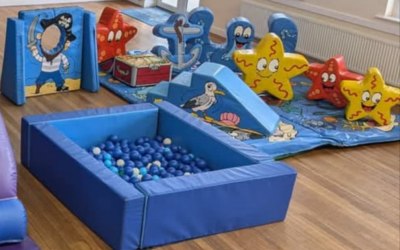 Soft play with ball pool