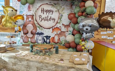 Woodland themed decor and balloons