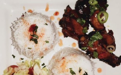 Thai sweet chicken wings with white rice 