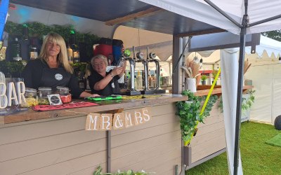 Horse box wedding bar